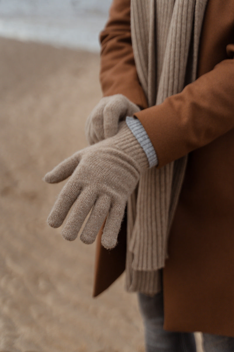 Dark Natural Gloves