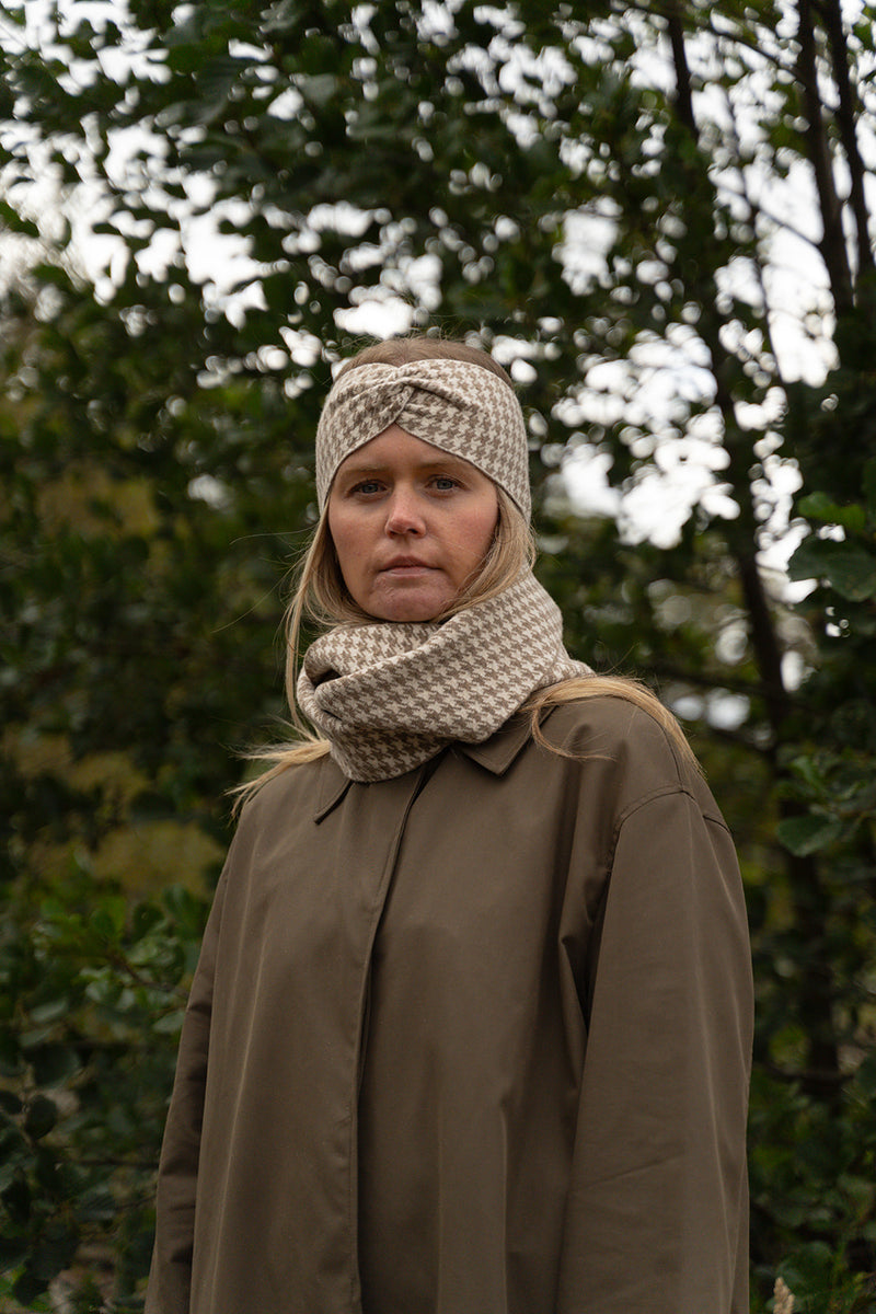 Oat Houndstooth Headband – Hilaryjanekeyes
